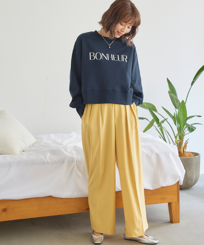 ロゴ　Tシャツ　コーデ　シンプル　着回し